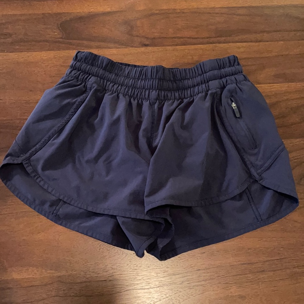 Lululemon tracker v shorts 4 inch in navy size 8